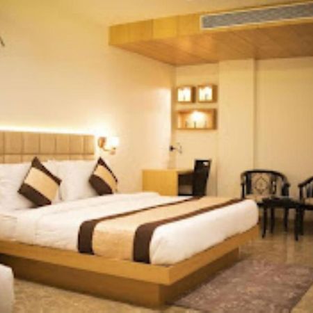 Hotel Aditya Residency Бхопал Экстерьер фото